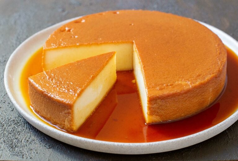 Semolina pudding with caramel sauce