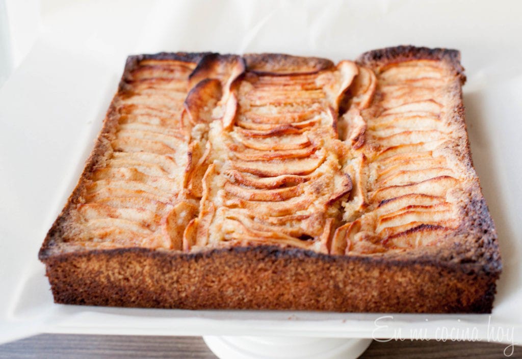 Easy apple kuchen with apricot jam