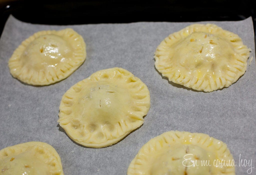 Apple-Dulce de Leche Empanadas