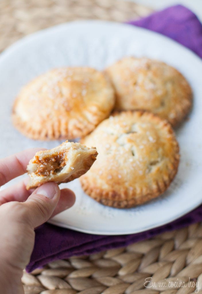 Apple-Dulce de Leche Empanadas