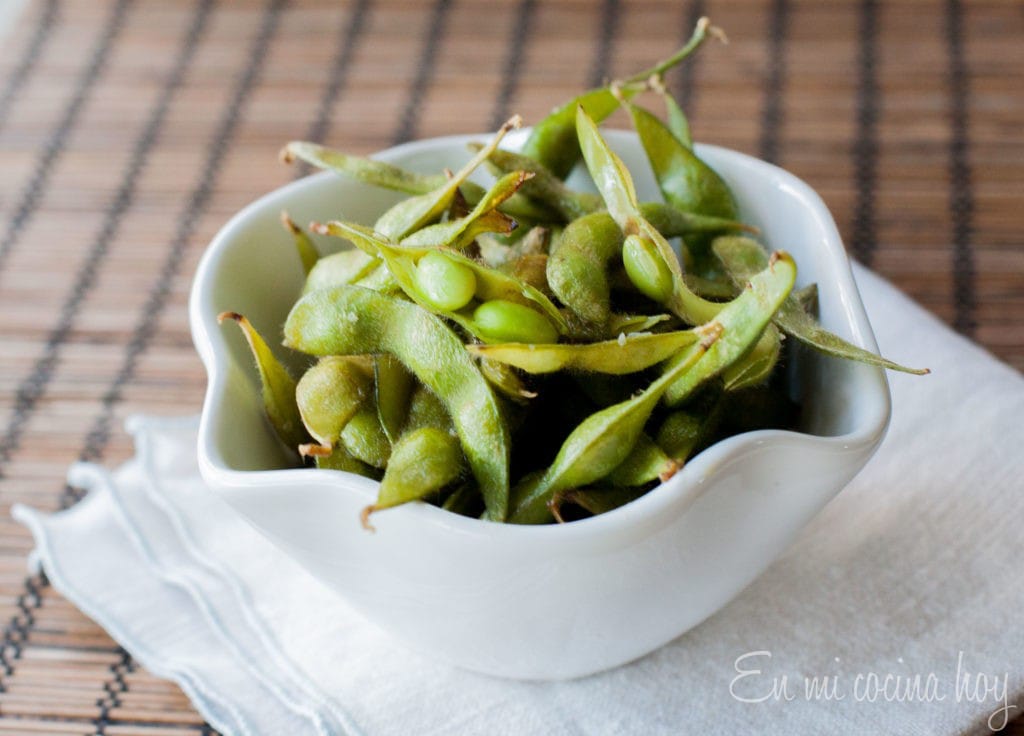 Baked edamame for snacking