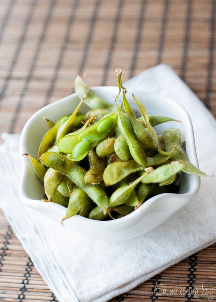 Baked edamame for snacking