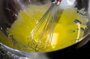 whisk eggyolks 