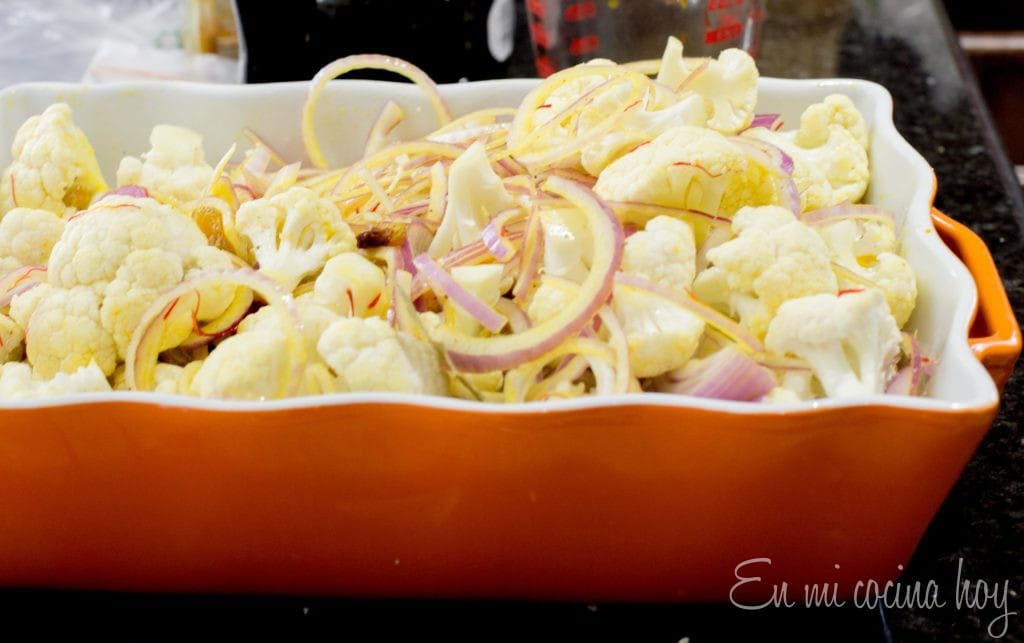 Ensalada de coliflor, azafrán y pasas