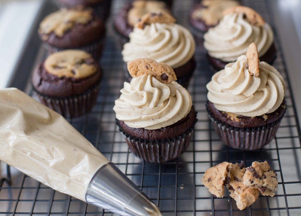 Cupcakes de chocolate y galletas