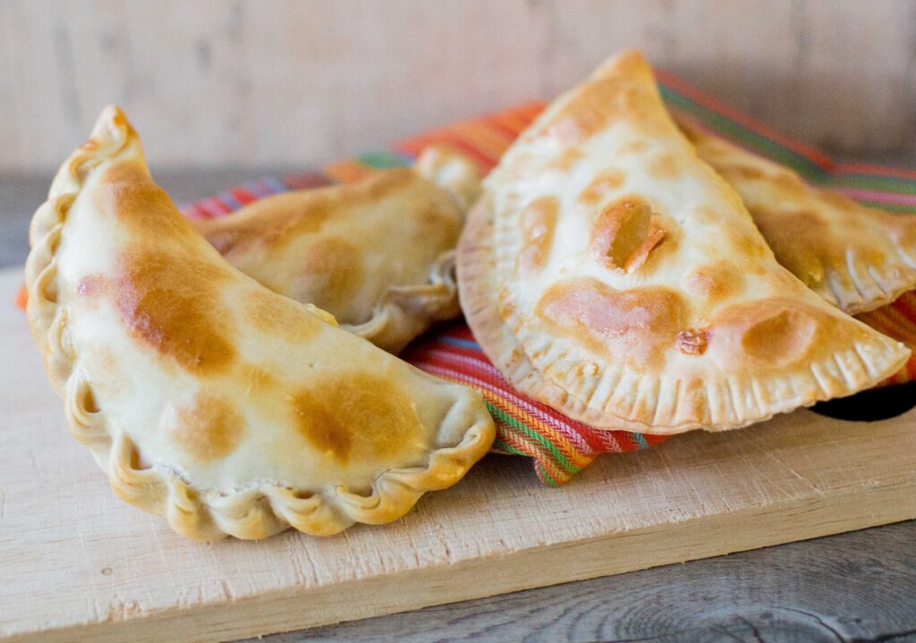 Empanadas de rajas poblanas y queso