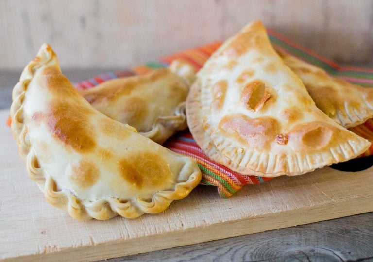 Empanadas de rajas poblanas y queso