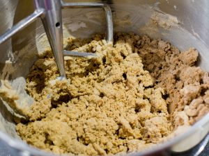 Crumbly cookies dough