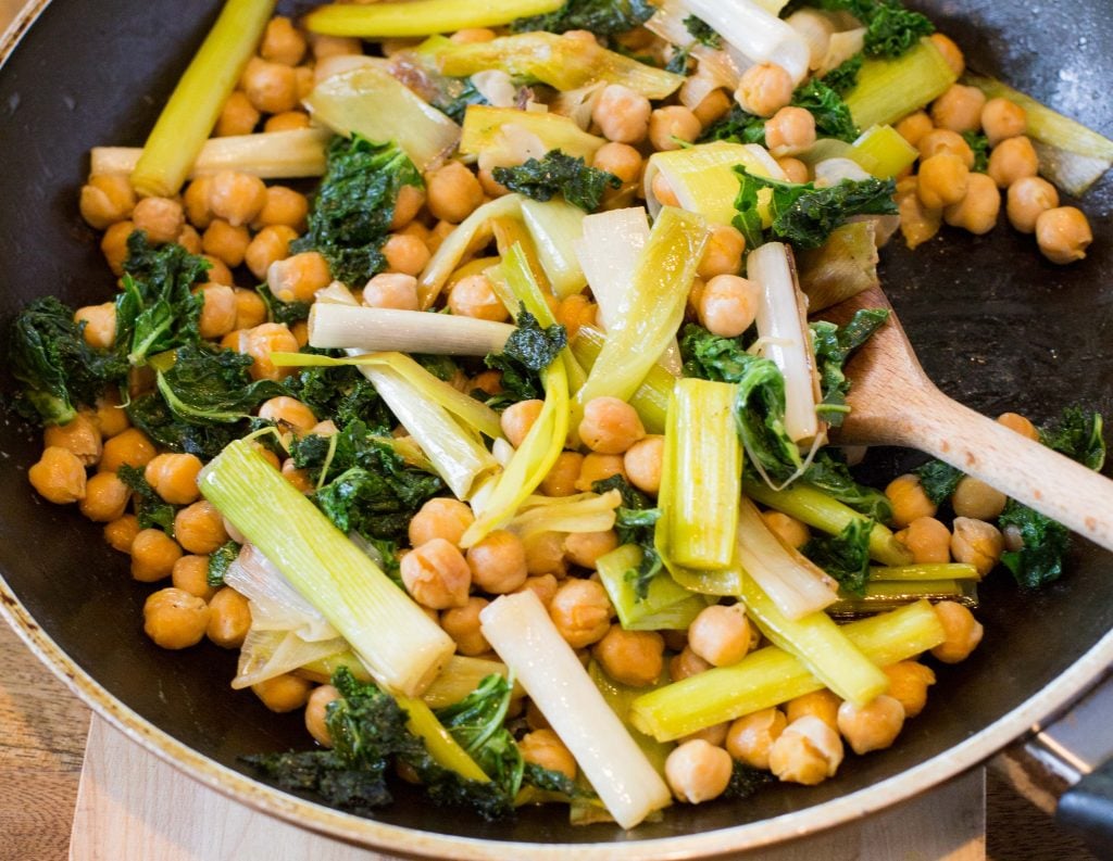 Saut?ed leeks and chickpeas