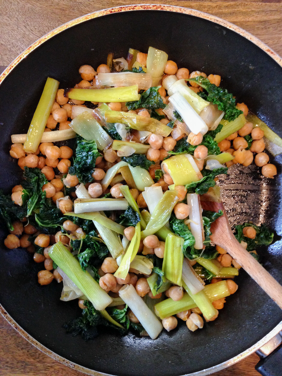 Saut?ed leeks and chickpeas