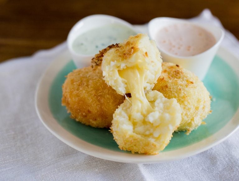 Papas rellenas con queso, receta chilena