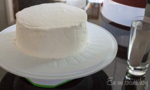 Cake covered on fresh cream