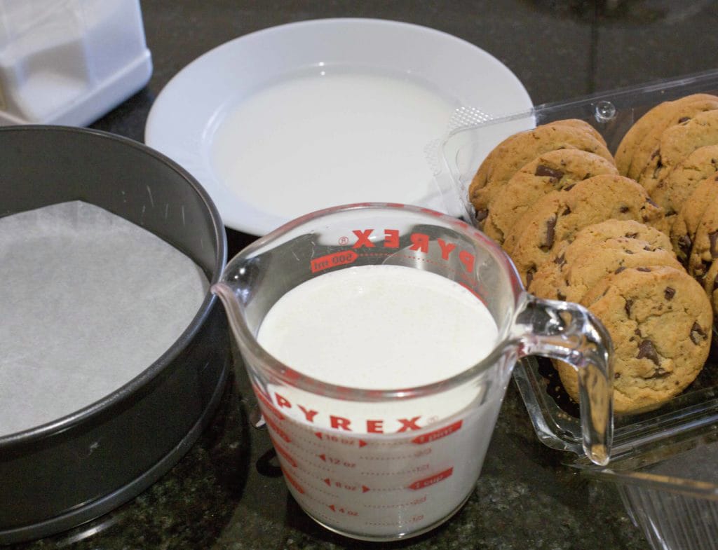 Chocolate Chip Cookies and Cream Cake