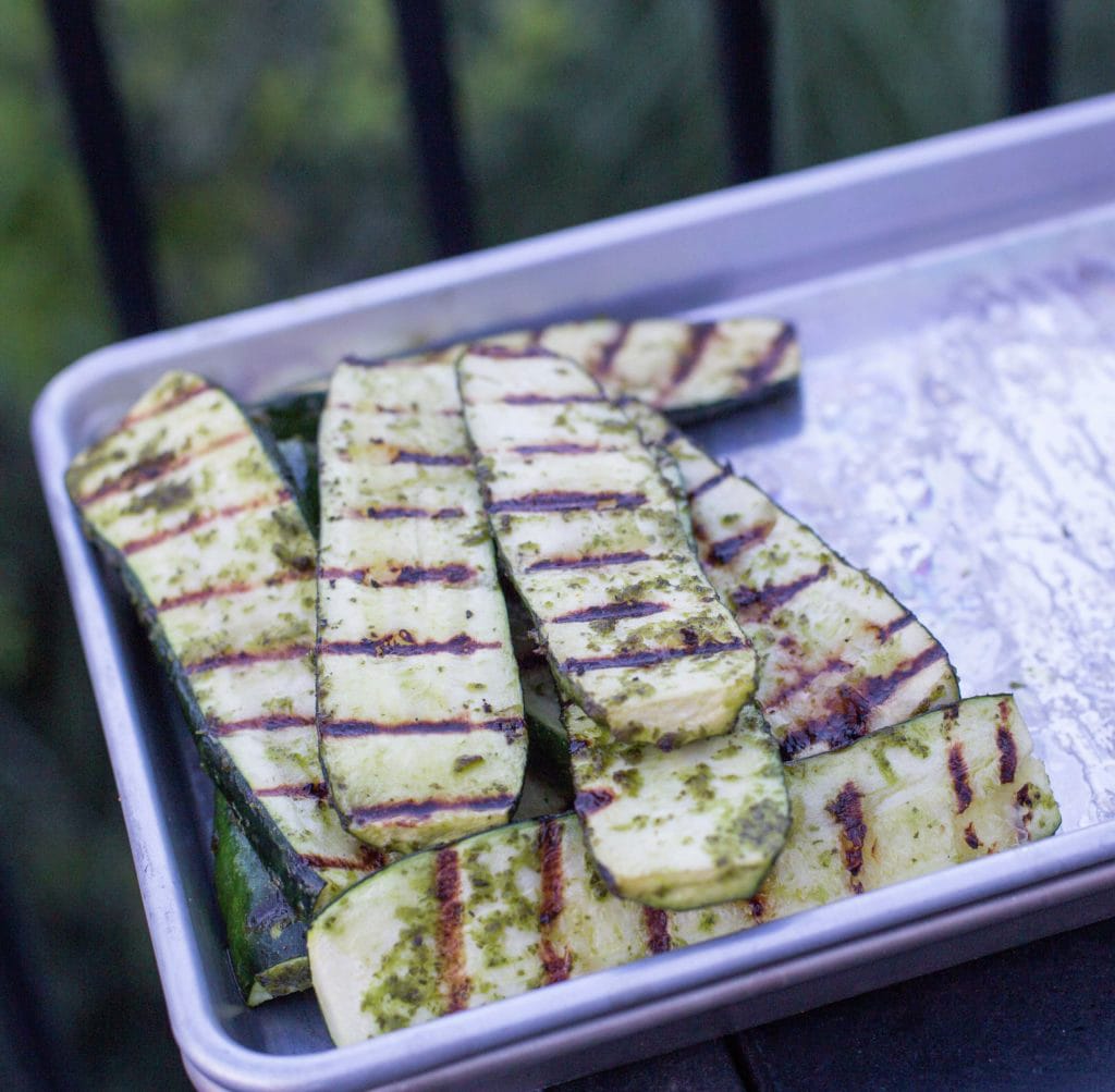 Zapallitos con chimichurri a la parrilla