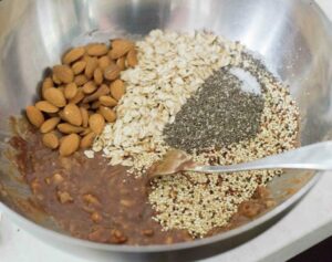 Ingredients for the quinoa bars.