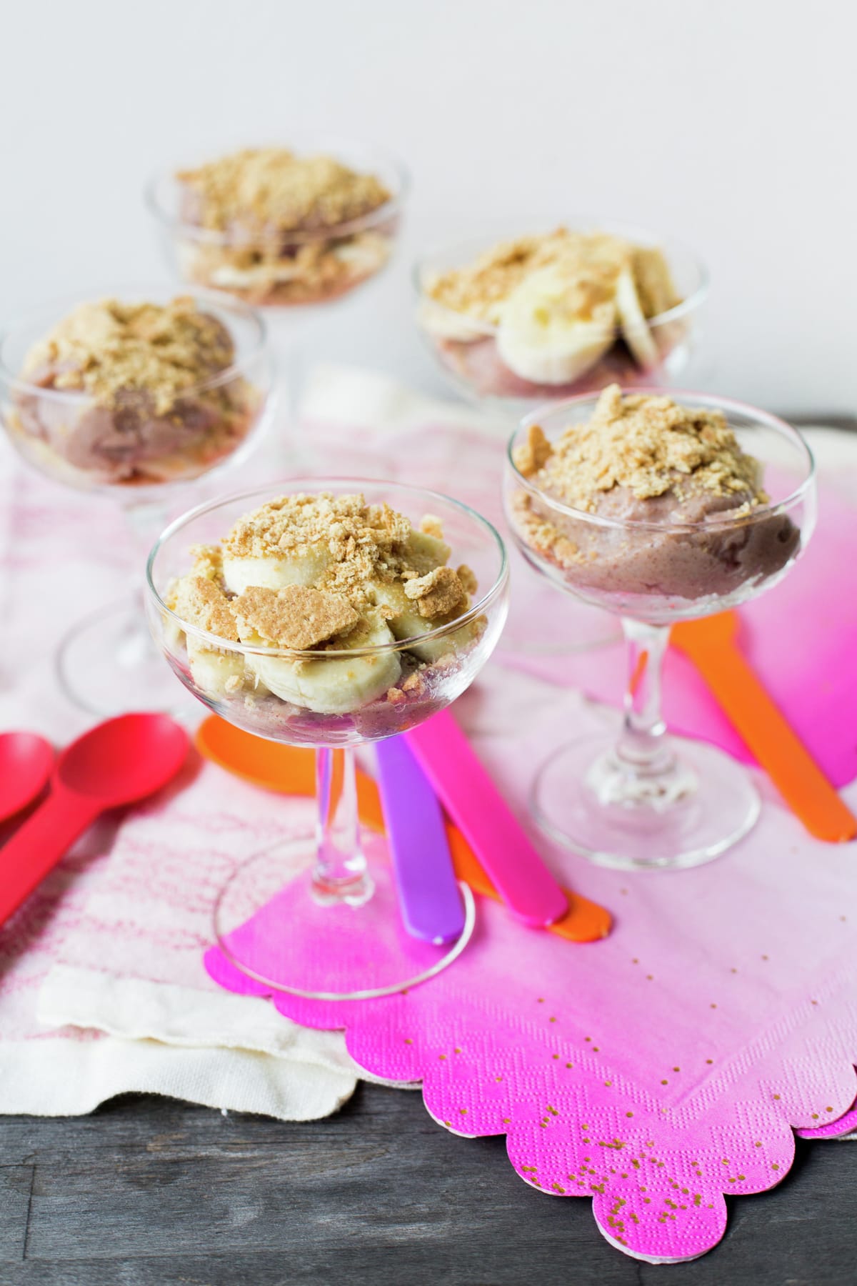 Cinnamon pudding with Honey Maid cookies and bananas