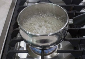 sugar boiling for caramel