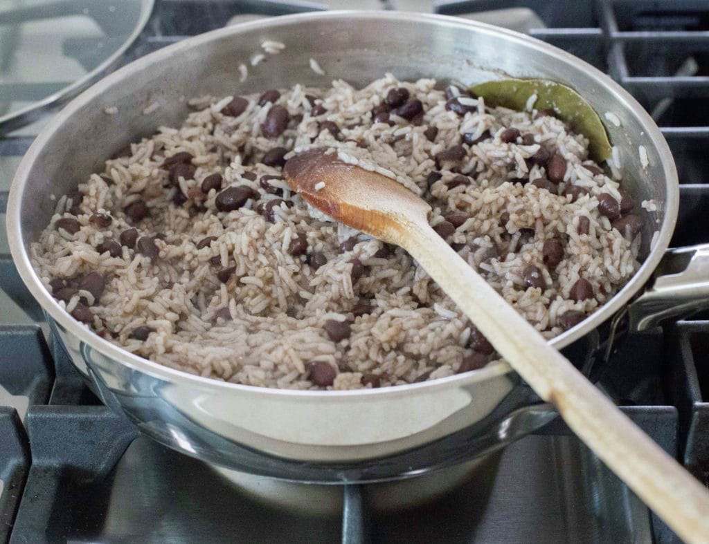 Frijoles cubanos con arroz