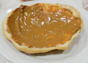 Puff pastry with layer of dulce de Leche