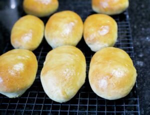 Cooling sweet bread over a rack