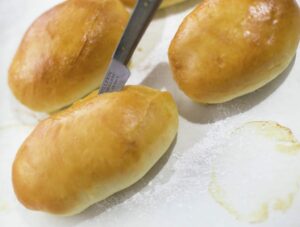 Cutting the sweet bread