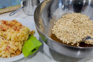 oatmeal and grated apples