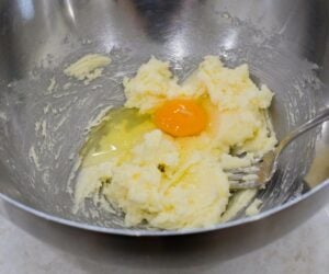 Butter with sugar, egg on the middle