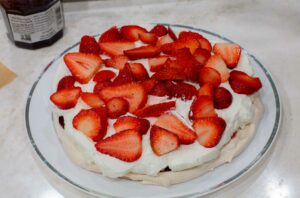 Filling of the meringue cake