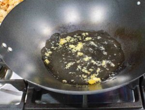 garlic in wok