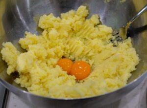 egg yolk with mashed potatoes