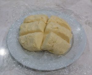 dough cut in 6 parts