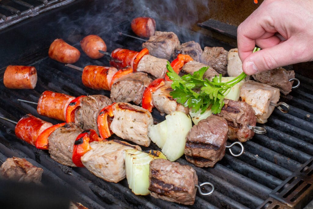 Grilling the anticuchos.