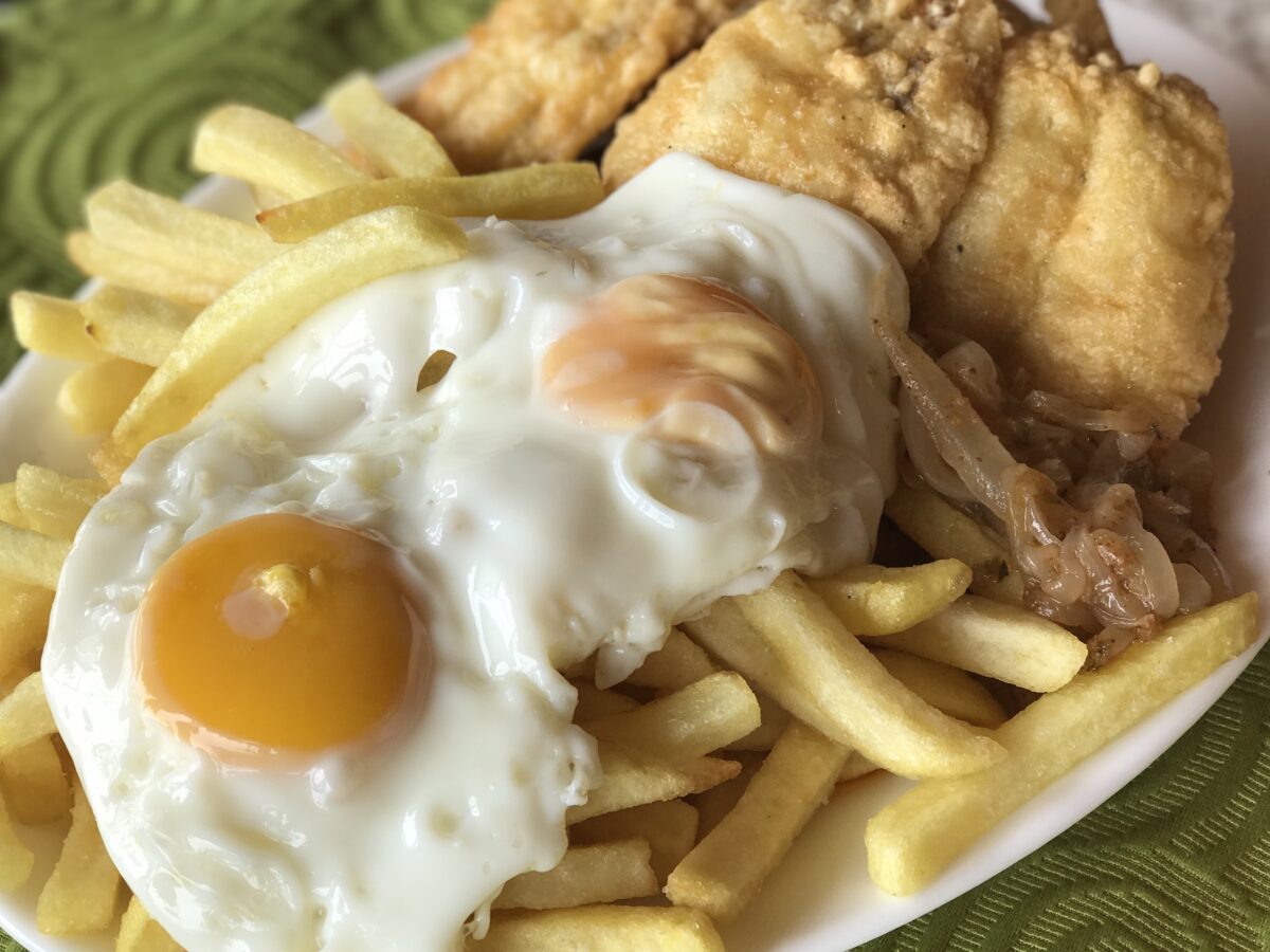 pescado frito a lo pobre