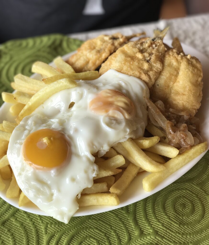 pescado frito a lo pobre